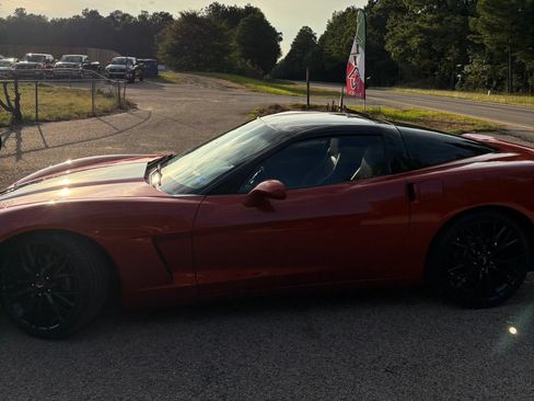 Used 2006 Chevrolet Corvette Coupe w/ Preferred Equipment Group RWD image 3