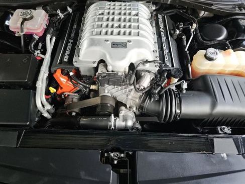 Used 2017 Dodge Challenger SRT Hellcat RWD image 9