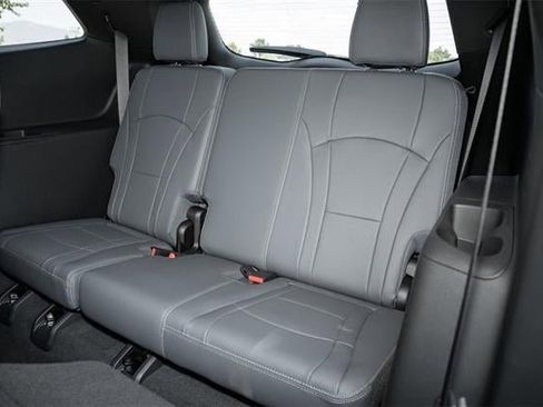 Used 2023 Buick Enclave Essence w/ LPO, Touring Package image 36