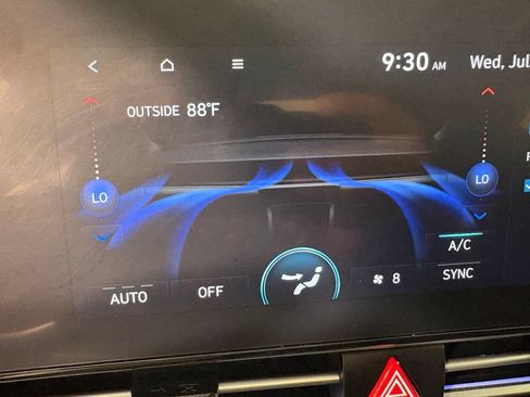 Used 2024 Hyundai Elantra SEL FWD image 31