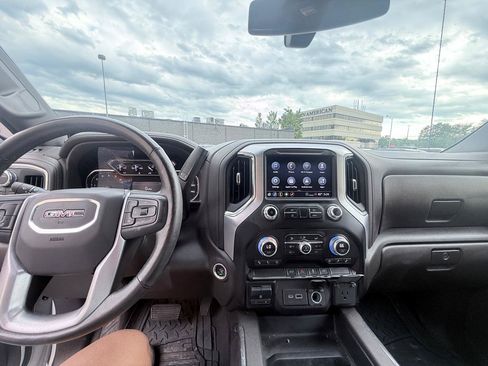 Used 2022 GMC Sierra 1500 SLT w/ SLT Premium Package AWD/4WD image 17