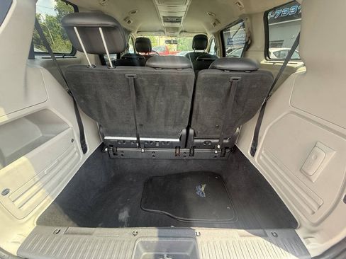 Used 2010 Chrysler Town & Country Touring Plus FWD image 19