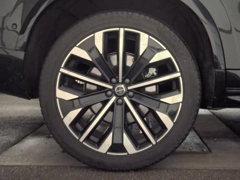 Used 2025 Volvo XC90 B5 Plus AWD/4WD image 11