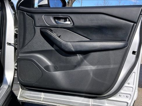 Used 2024 Nissan Rogue SV image 11