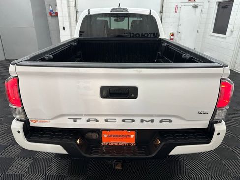 Used 2021 Toyota Tacoma TRD Off-Road w/ TRD Premium Off Road Package AWD/4WD image 8