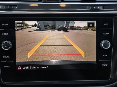 Used 2018 Volkswagen Tiguan SE image 38