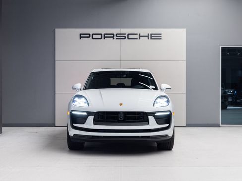 Certified 2026 Porsche Macan AWD/4WD image 10