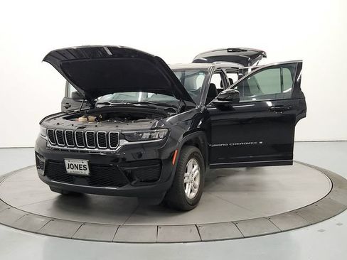 Used 2024 Jeep Grand Cherokee Laredo RWD image 12