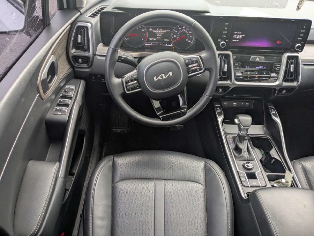 Used 2023 Kia Sorento EX w/ Panoramic Sunroof Package FWD image 17