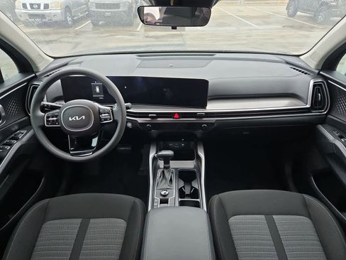 Certified 2025 Kia Sorento LX image 14