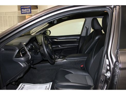 Used 2023 Toyota Camry SE image 10
