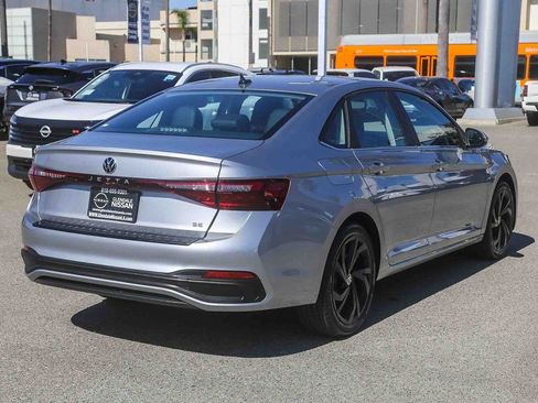 Used 2025 Volkswagen Jetta SE FWD image 6