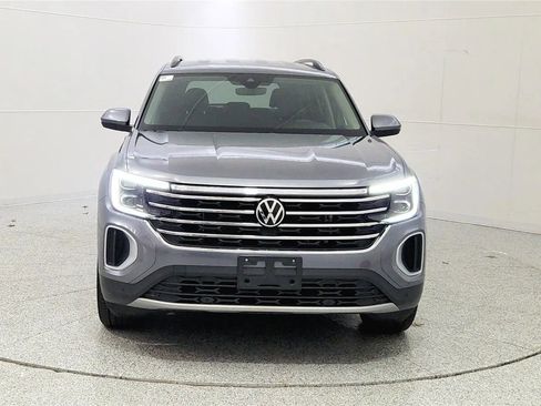 Used 2025 Volkswagen Atlas SE image 2