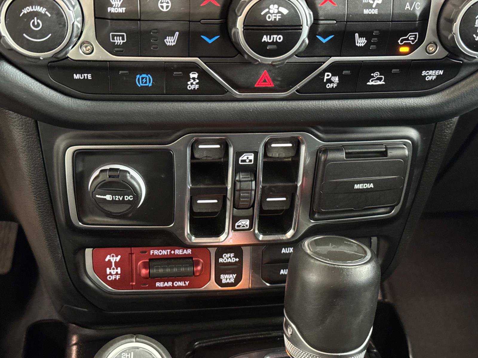 Used 2024 Jeep Wrangler Unlimited Rubicon 4xe AWD/4WD image 18