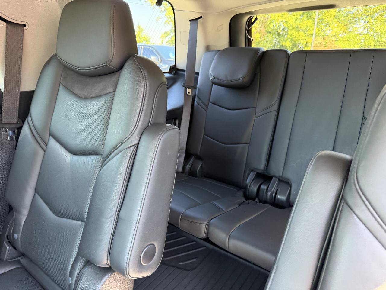 Used 2020 Cadillac Escalade Luxury AWD/4WD image 16