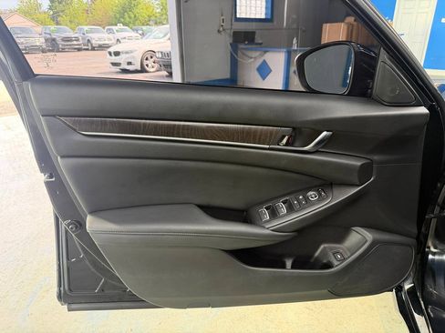 Used 2019 Honda Accord EX image 17