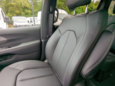 New 2026 Chrysler Voyager LX image 12