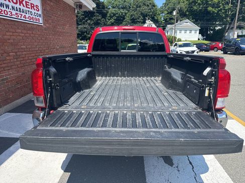 Used 2017 Toyota Tacoma SR5 w/ Tow Package AWD/4WD image 10