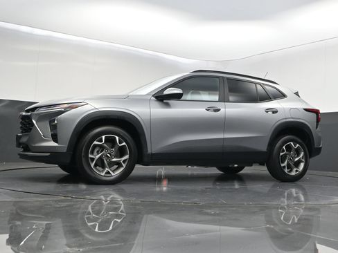 Certified 2024 Chevrolet Trax LT w/ Driver Confidence Package FWD image 39