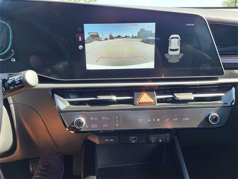 Used 2023 Kia Niro EX image 27