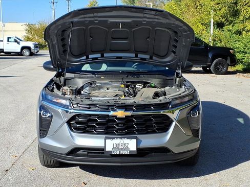 Used 2025 Chevrolet Trax LS image 32