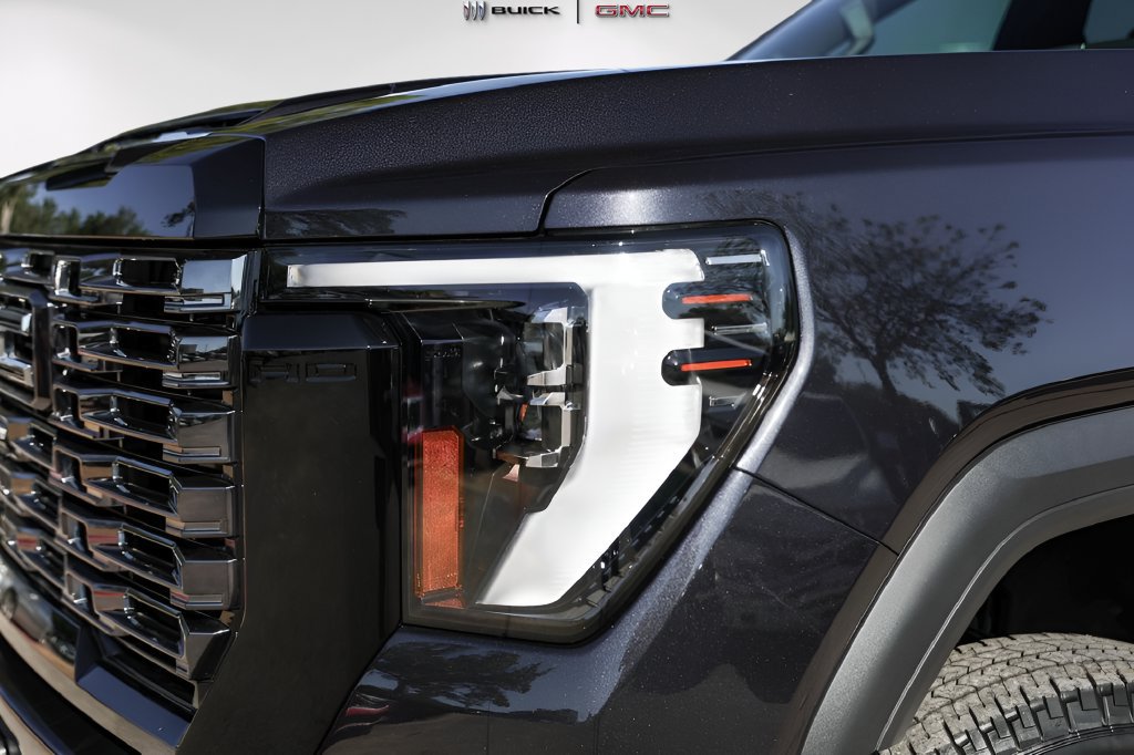 Used 2025 GMC Sierra 3500 Denali Ultimate AWD/4WD image 3
