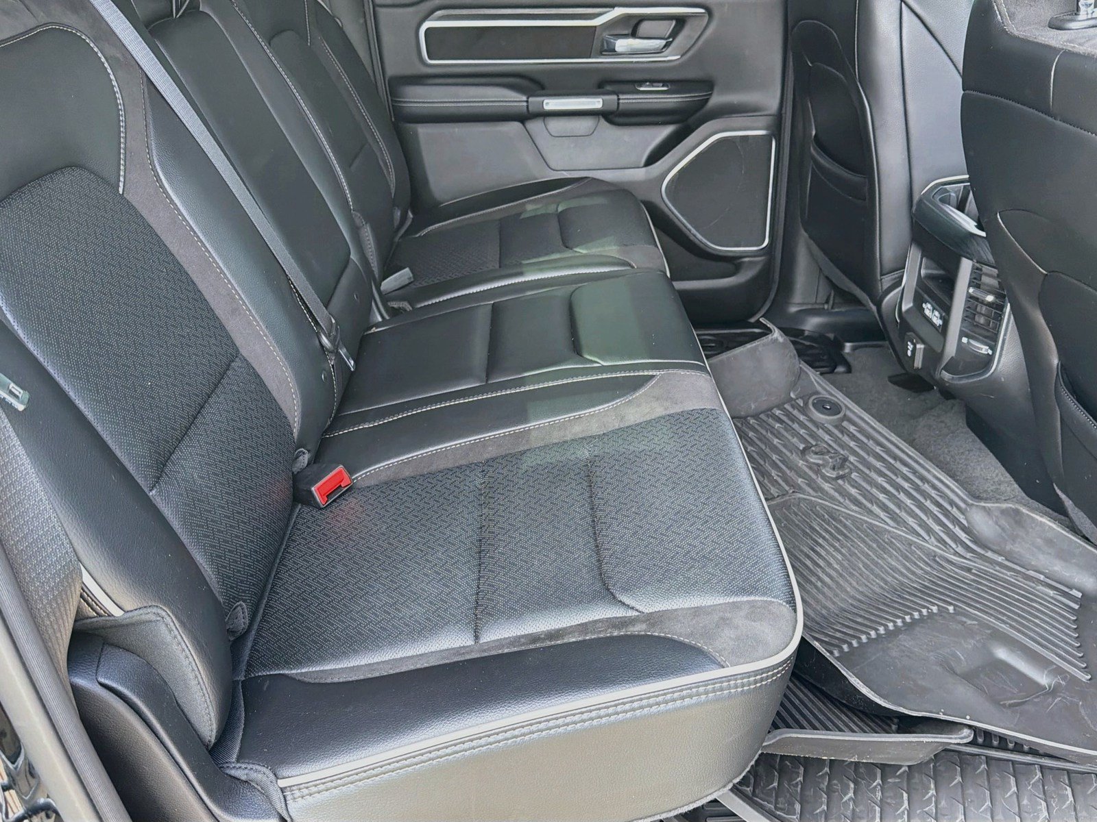 Used 2023 RAM 1500 Laramie AWD/4WD image 31