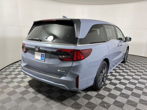 New 2026 Honda Odyssey Touring image 7