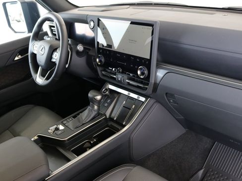 Used 2024 Lexus GX 550 w/ Accessory Package (Z1) image 44