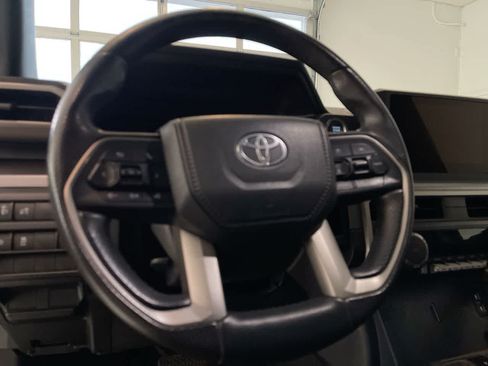 Used 2025 Toyota 4Runner SR5 AWD/4WD image 14