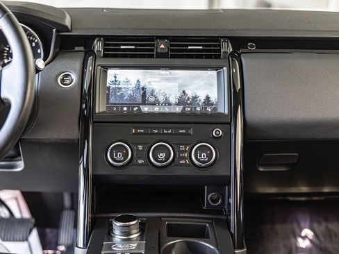 Used 2020 Land Rover Discovery SE image 33