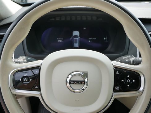 Used 2023 Volvo XC90 T8 Ultimate AWD/4WD image 18