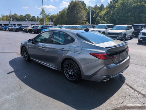 Used 2025 Toyota Camry XSE FWD image 5