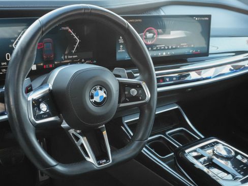Certified 2025 BMW 740i image 10