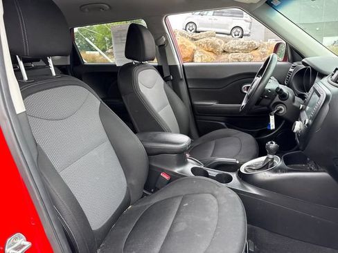 Used 2018 Kia Soul + FWD image 11