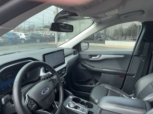 Used 2024 Ford Escape Platinum image 6