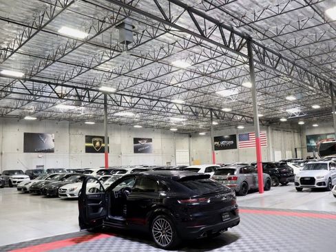 Used 2021 Porsche Cayenne S AWD/4WD image 14