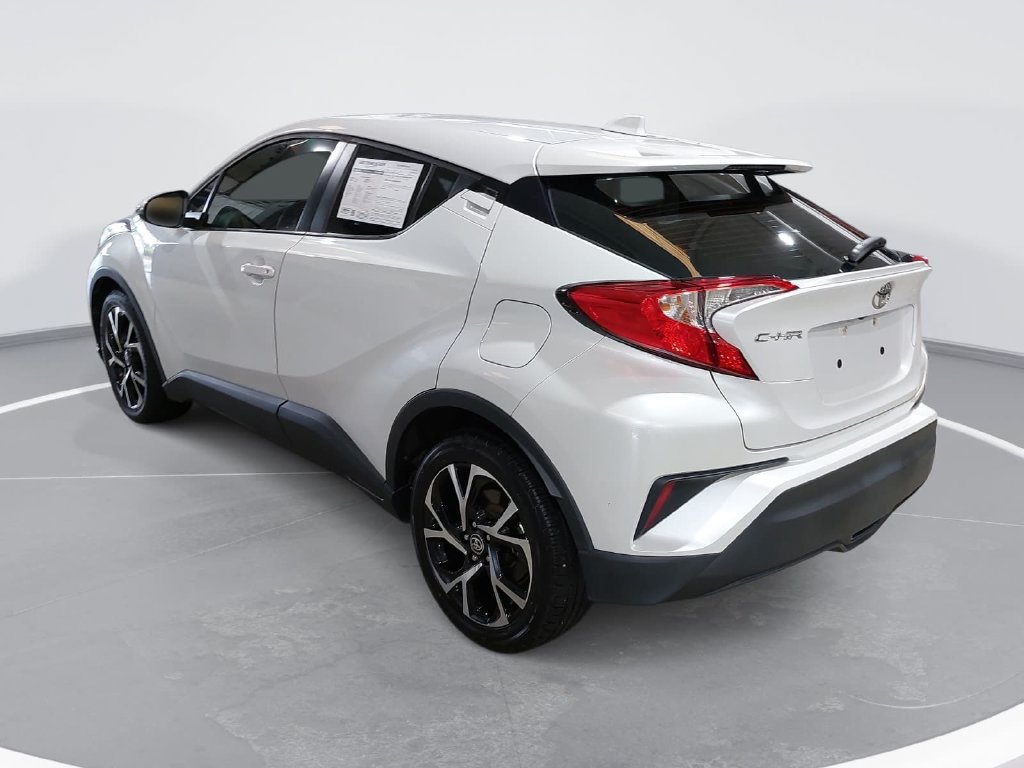 Used 2022 Toyota C-HR XLE FWD image 7