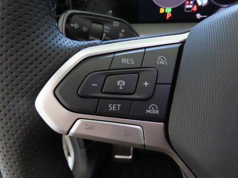 New 2026 Volkswagen Tiguan SE R-Line FWD image 13