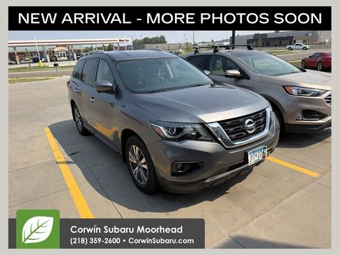 Used 2017 Nissan Pathfinder SL AWD/4WD image 1