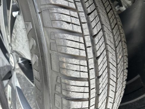 Used 2024 Volkswagen Taos S image 8