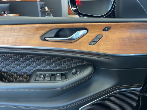 New 2025 Jeep Grand Cherokee Summit image 17