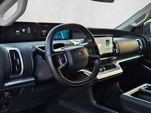 Used 2025 Ford Expedition Platinum AWD/4WD image 8
