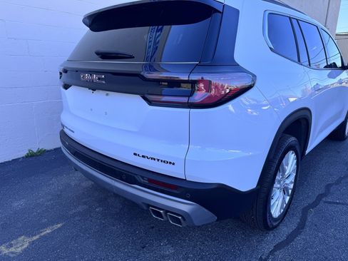 Used 2024 GMC Acadia Elevation image 5