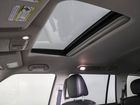 Used 2024 Nissan Armada Platinum w/ Captain's Chairs Package image 34