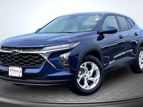 Used 2024 Chevrolet Trax LS w/ LS Convenience Package FWD image 1