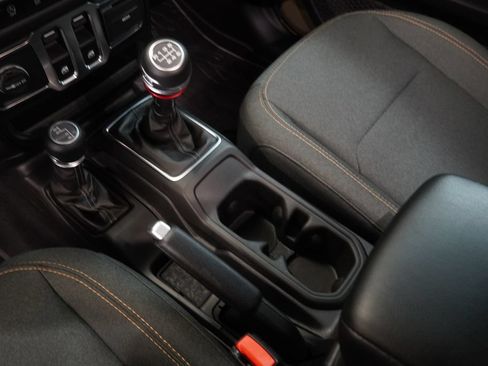 Used 2025 Jeep Wrangler Sport AWD/4WD image 16