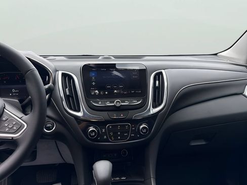 Used 2023 Chevrolet Equinox Premier AWD/4WD image 25