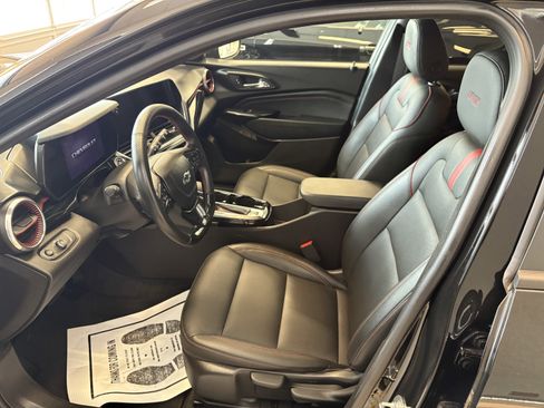 Used 2024 Chevrolet Trax RS w/ Sunroof Package image 5