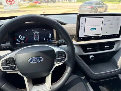 Used 2025 Ford Explorer Active w/ Active Comfort Package AWD/4WD image 16
